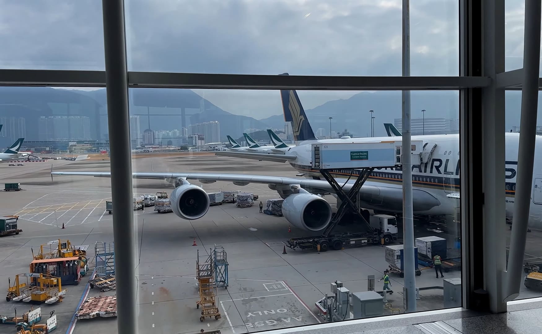 luu-y-khi-qua-canh-tai-san-bay-quoc-te-hong-kong