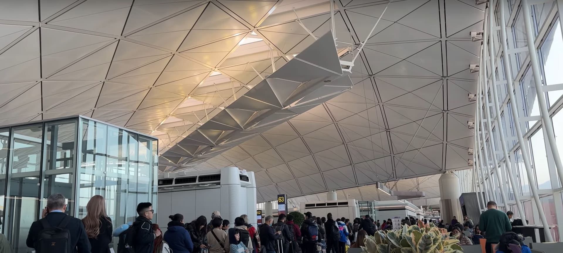 huong-dan-qua-canh-quoc-te-tai-san-bay-hong-kong